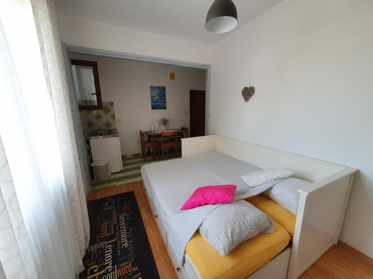 Aenona Sunny Apartment Vrsi Exterior photo